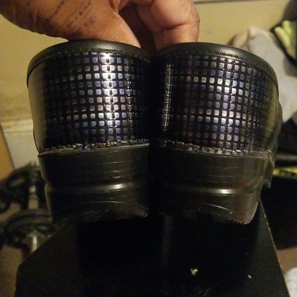 Shoes - Picture 4 of 7